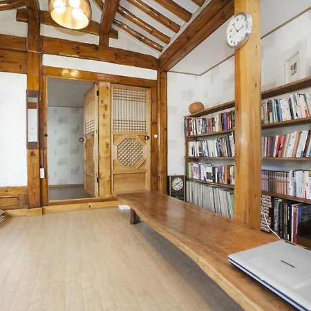 Vine Hanok Guesthouse Seoul Exteriör bild