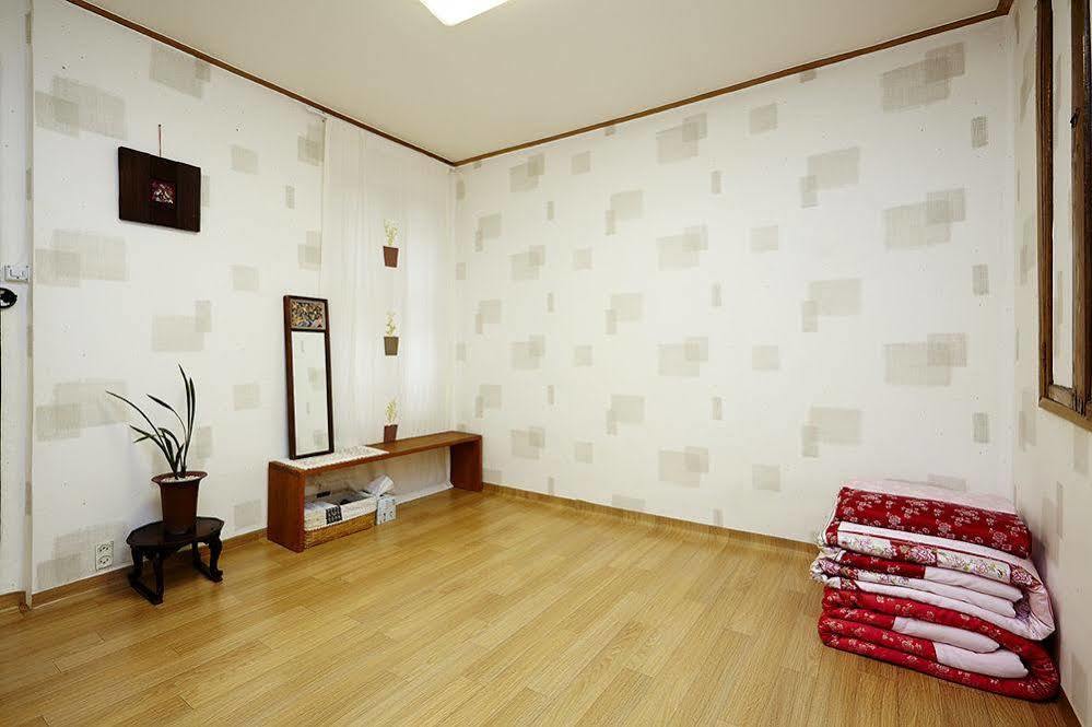Vine Hanok Guesthouse Seoul Exteriör bild